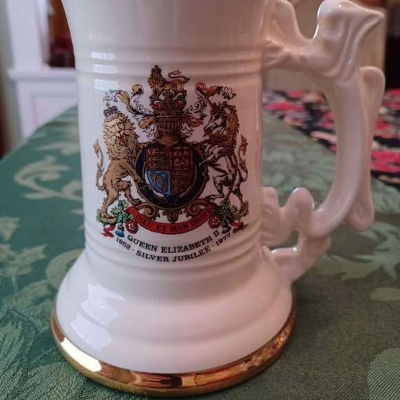 Queen Elizabeth 1977 Silver Jubilee Tankard by Prinknash Pottery England - Picture 1 of 6
